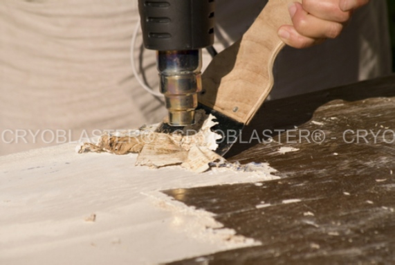 Operação de decapagem térmica para remoção de tinta em metal