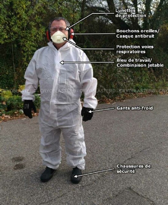 Anbieter von Trockeneis-Reinigungsdiensten mit persönlicher Schutzausrüstung