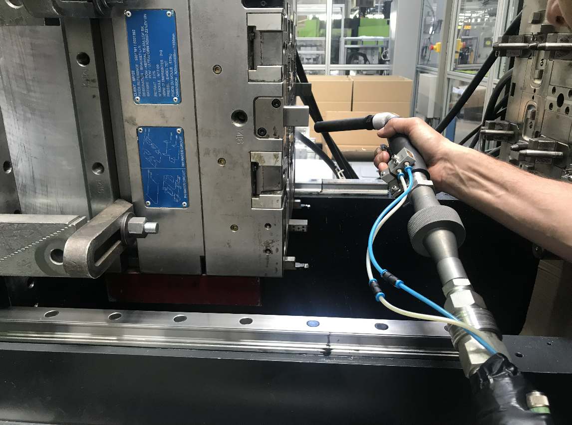 Operação de limpeza criogênica em molde em Metz