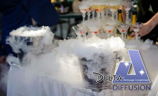 Cubo de champagne humeante gracias al hielo seco de Saboya