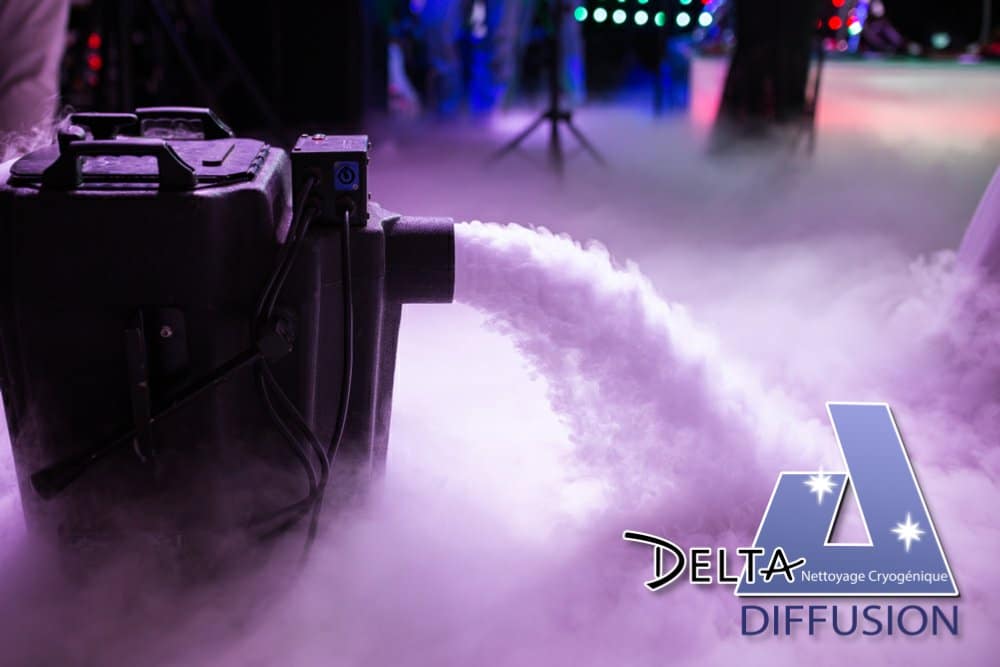 Effet de brouillard avec machine à fumée lourde et glace carbonique