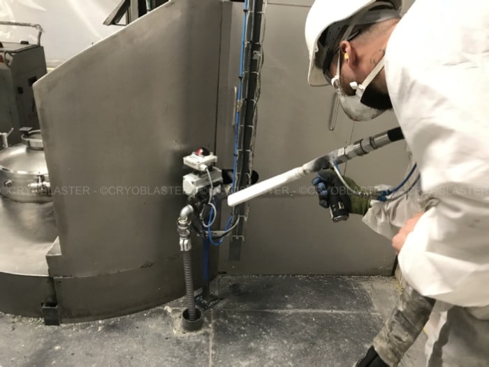 Serviço de limpeza por criogenia para remoção de adesivo Hotmelt LIMPEZA DO SETOR ALIMENTAR : COMO REMOVER ADESIVO HOTMELT ?