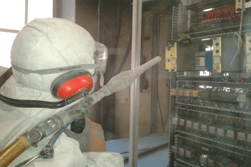 Equipement de protection individuelle pour le nettoyage cryogénique