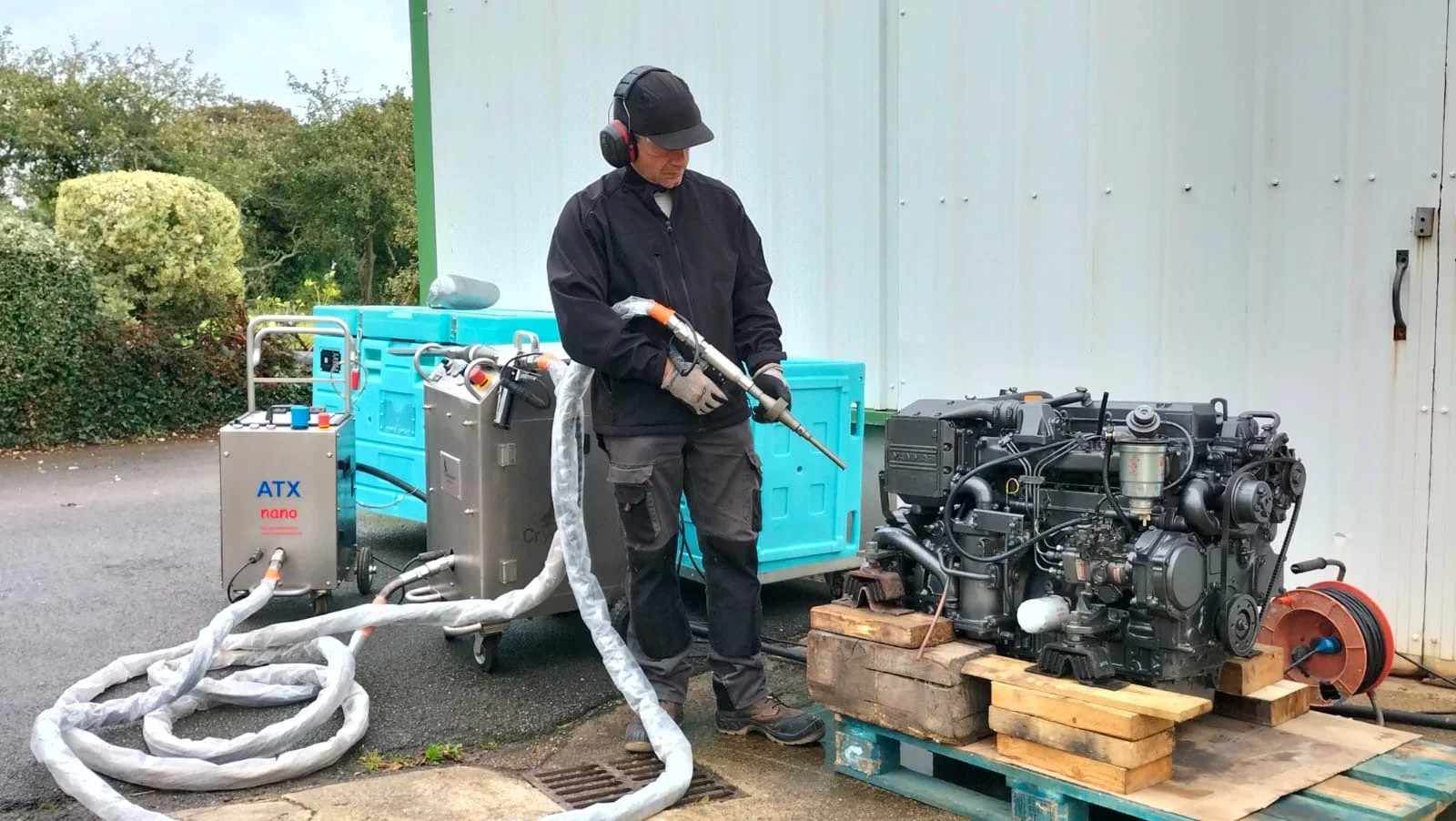 Bretagne Cryogénie : machines de nettoyage cryogénique et vente glacec arbonique