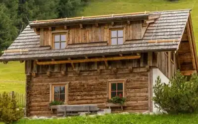 Wie man ein Holzchalet durch Trockeneisstrahlreinigung in Chambéry 73 in Savoyen abbeizen kann