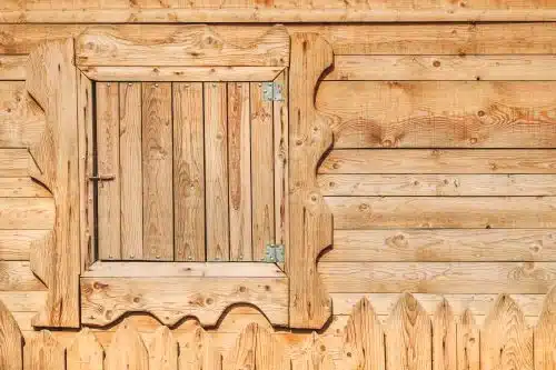 Fensterläden durch Trockeneis-Strahlen erneuert