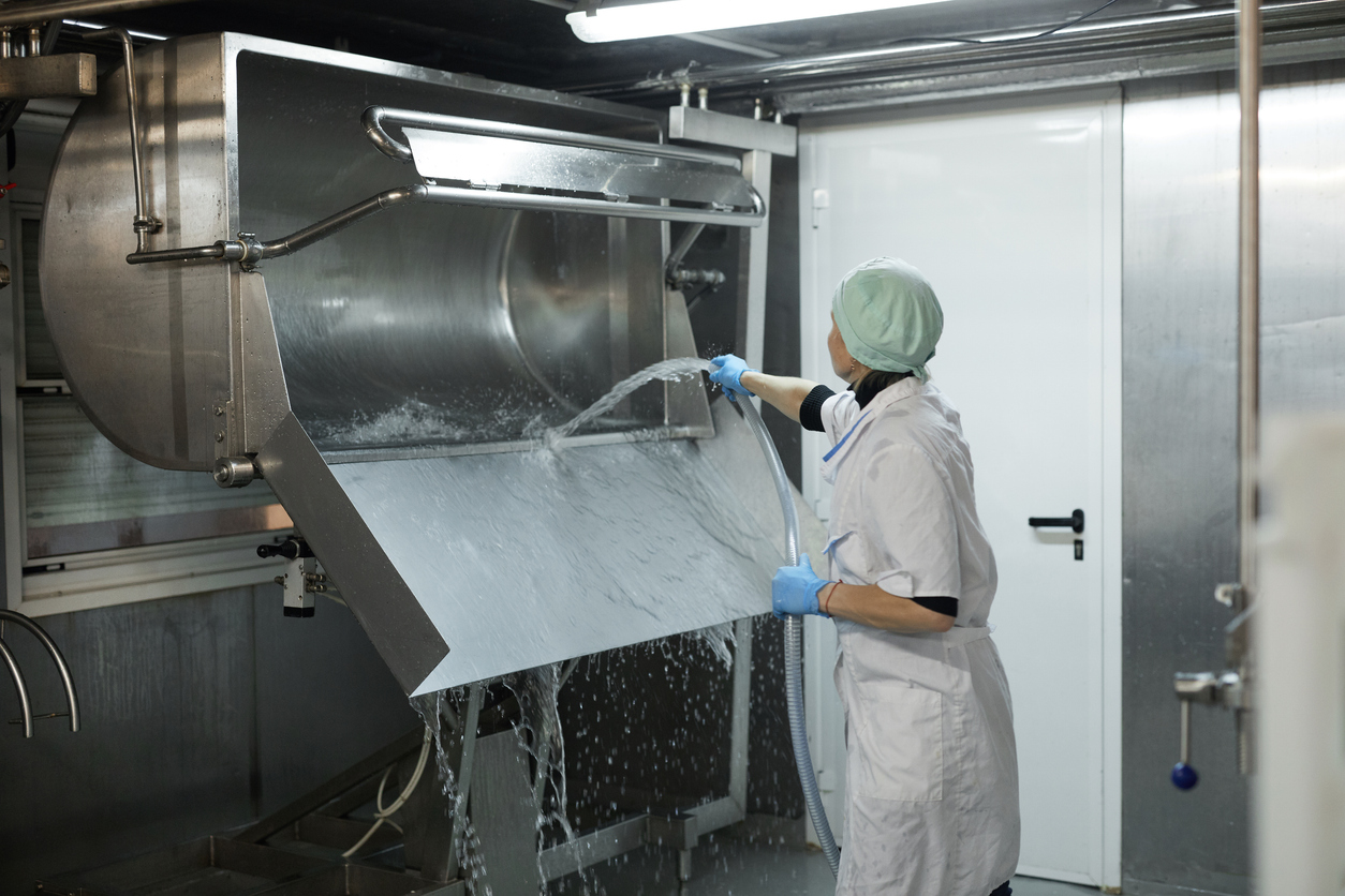 Traditional industrial cleaning in food processing uses a lot of water