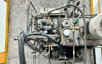Restauration efficace d’une presse hydraulique : le rôle du nettoyage cryogénique dans l’élimination de la graisse et de la peinture