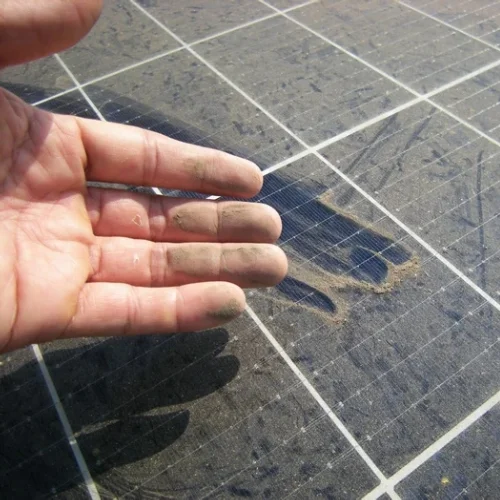 Le nettoyage cryogénique : une solution efficace pour les panneaux solaires ?
