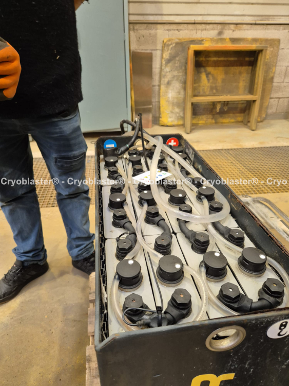 Dry ice cleaning: the miracle solution for restoring forklift batteries