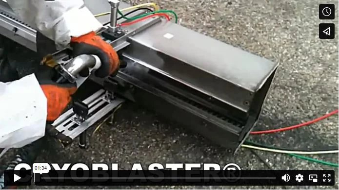 Nettoyage cryogénique d'un convoyeur alimentaire