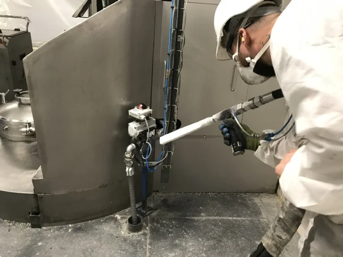 Dry Ice Blasting Operator in Narbonne Dry Ice Blasting in Narbonne