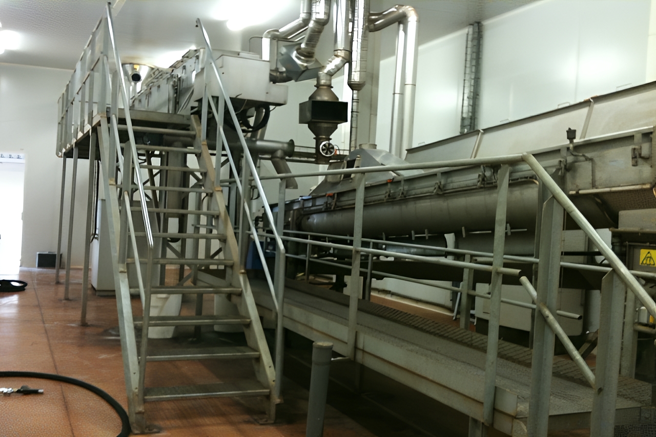 Operação de limpeza em passarela no setor agroalimentar Limpeza de passarela no setor agroalimentar