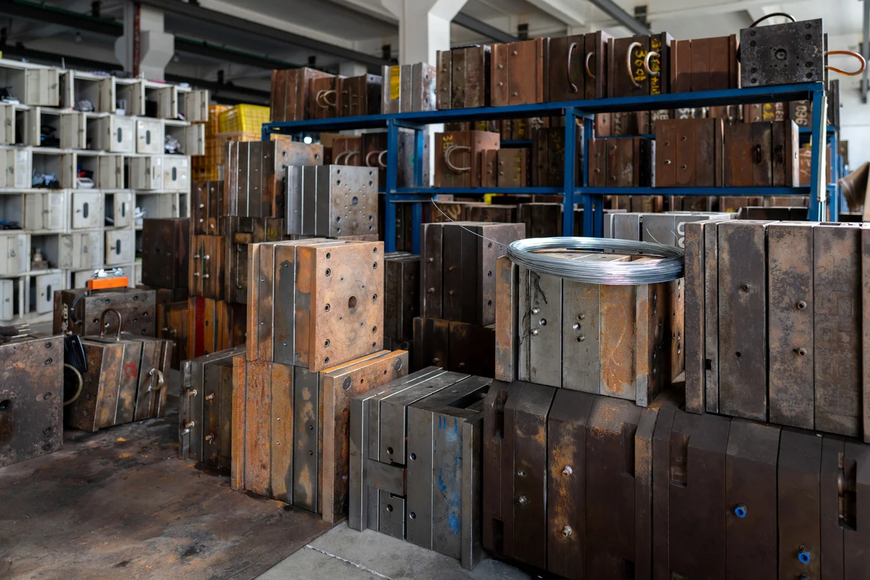 Nettoyage cryogénique des moules en coquille aluminium : une solution efficace pour l’enlèvement du poteyage