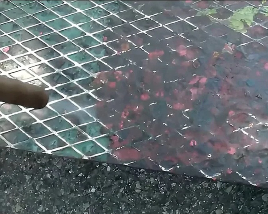 Remise en état d’une plaque de sol encrassée par encres séchées