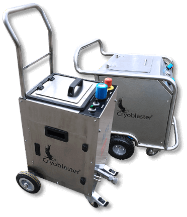 Cryoblaster-Kryogenreinigungsmaschine mit Kompressor und Rädern, bereit für professionelle Nutzung, Vorder- und Seitenansicht. Trockeneisstrahler-Maschine