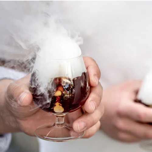 Comment utiliser la glace carbonique dans vos cocktails fumants