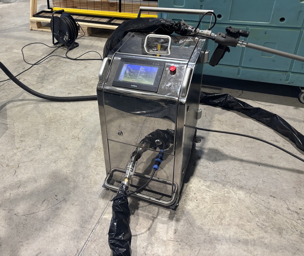 CB15: opération de dégraissage sur machine outil CB15 atelier